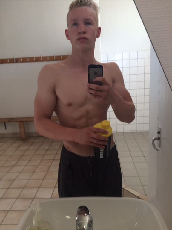 Lukas Møller tidligt i træningen, selfie i omklædningsrum